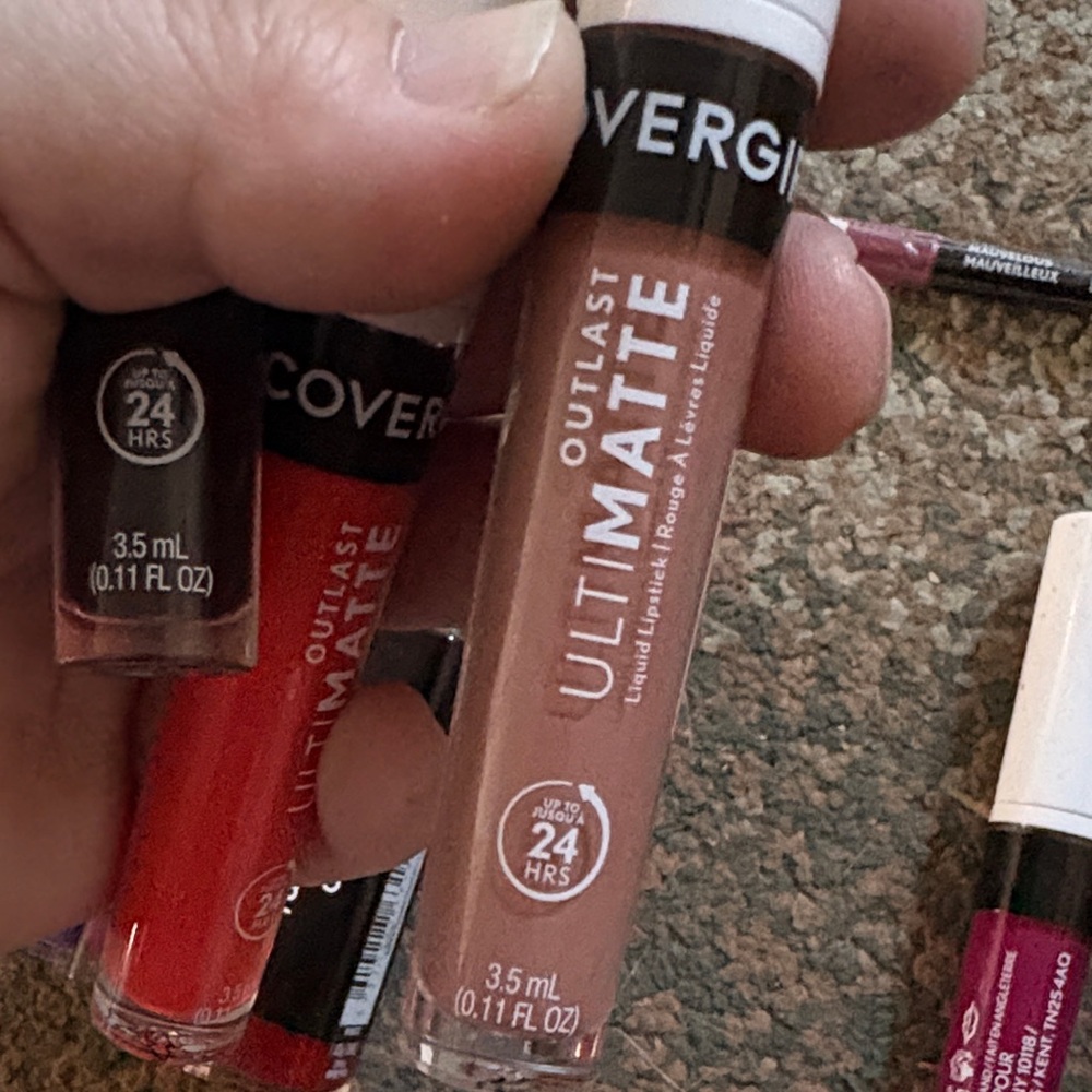 COVERGIRL Lipstick Set - Bold Reds, Pinks, and Purples - Picture 9 of 11